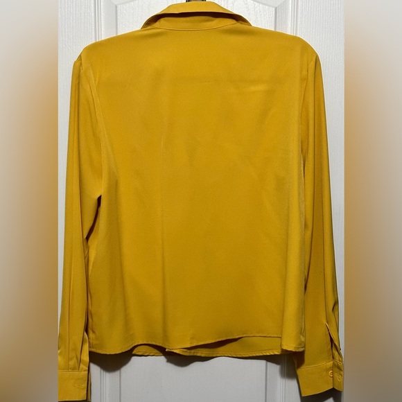 🌼 NWOT-Nice And Flowing Office to Happy Hour🤗 Dress Shirt!💋 - Picture 2 of 3